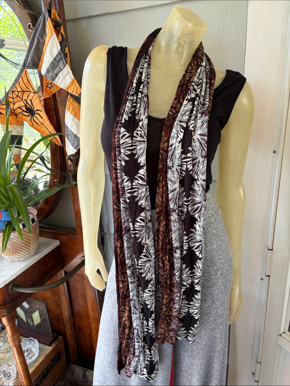 Versatile Black and Brown Double-Layer Leaf-Print Scarf